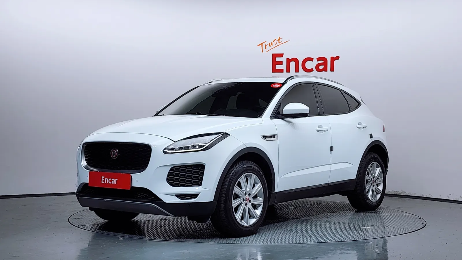 Jaguar E-PACE D180 S 2019 — photo 1 sur 33