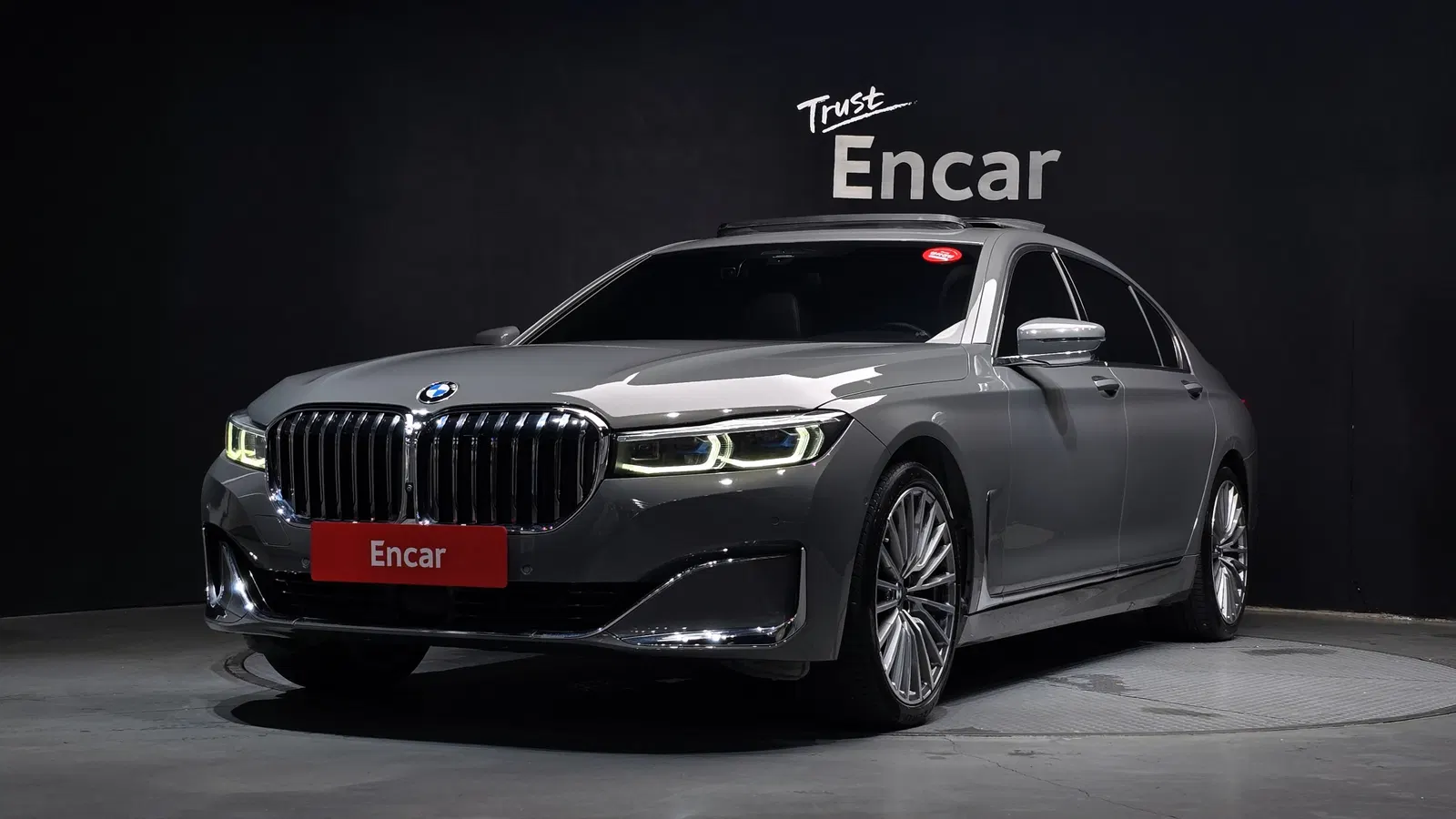 BMW Série 7 (G11) 740Li xDrive Design Pure Excellence 2021 — photo 1 sur 33