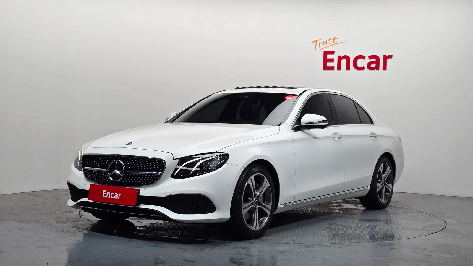 Mercedes-Benz Classe E E300 Avantgarde (W213) 2019 — photo 1 sur 30