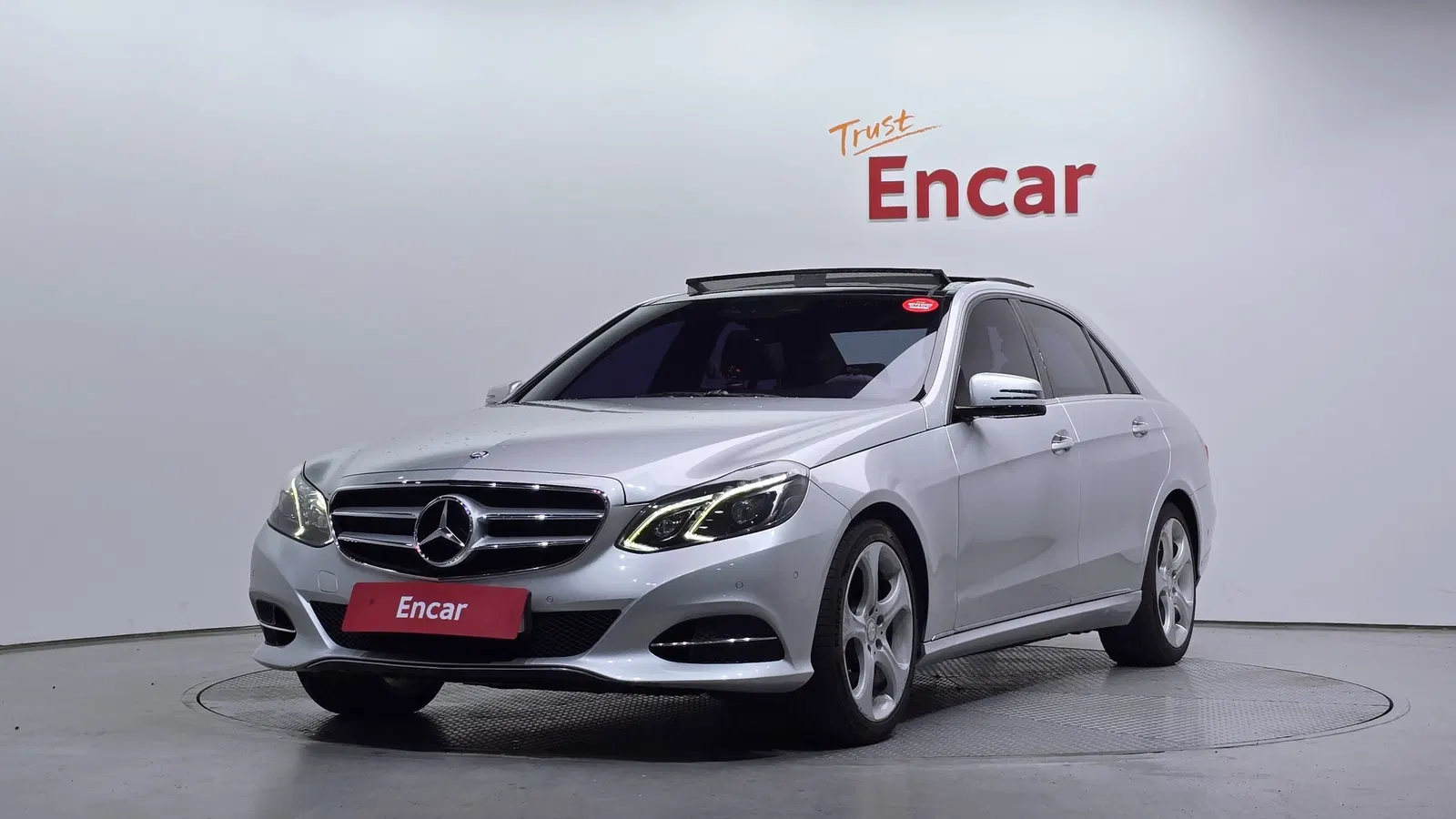 Mercedes-Benz Classe E E350 4MATIC Avantgarde (W212) 2014 — photo 1 sur 20