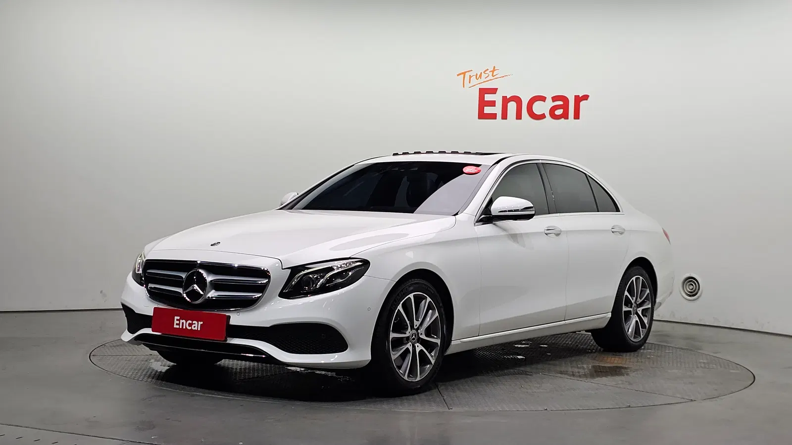 Mercedes-Benz Classe E E300 4MATIC Avantgarde (W213) 2019 — photo 1 sur 20