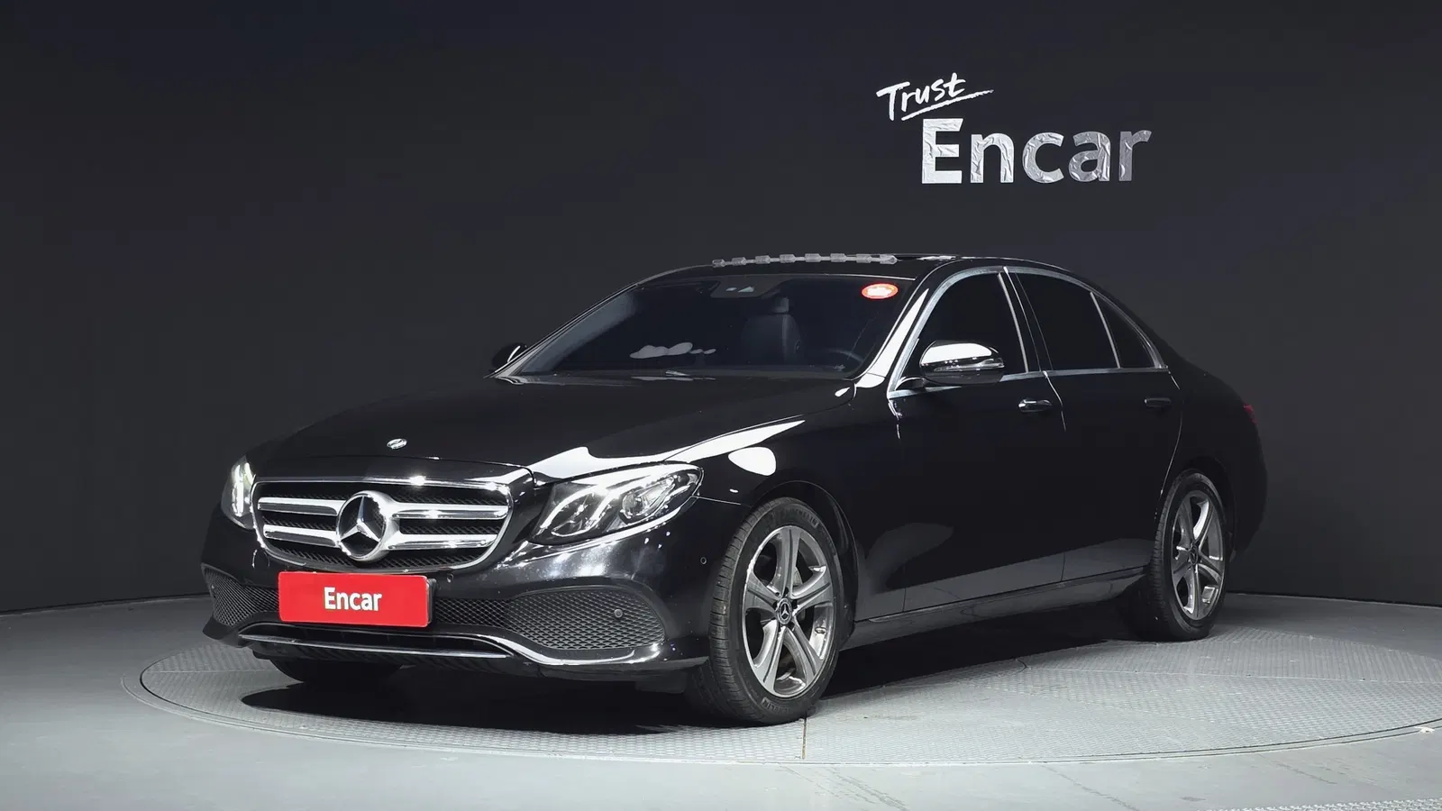 Mercedes-Benz Classe E E200 Avantgarde (W213) 2018 — photo 1 sur 30