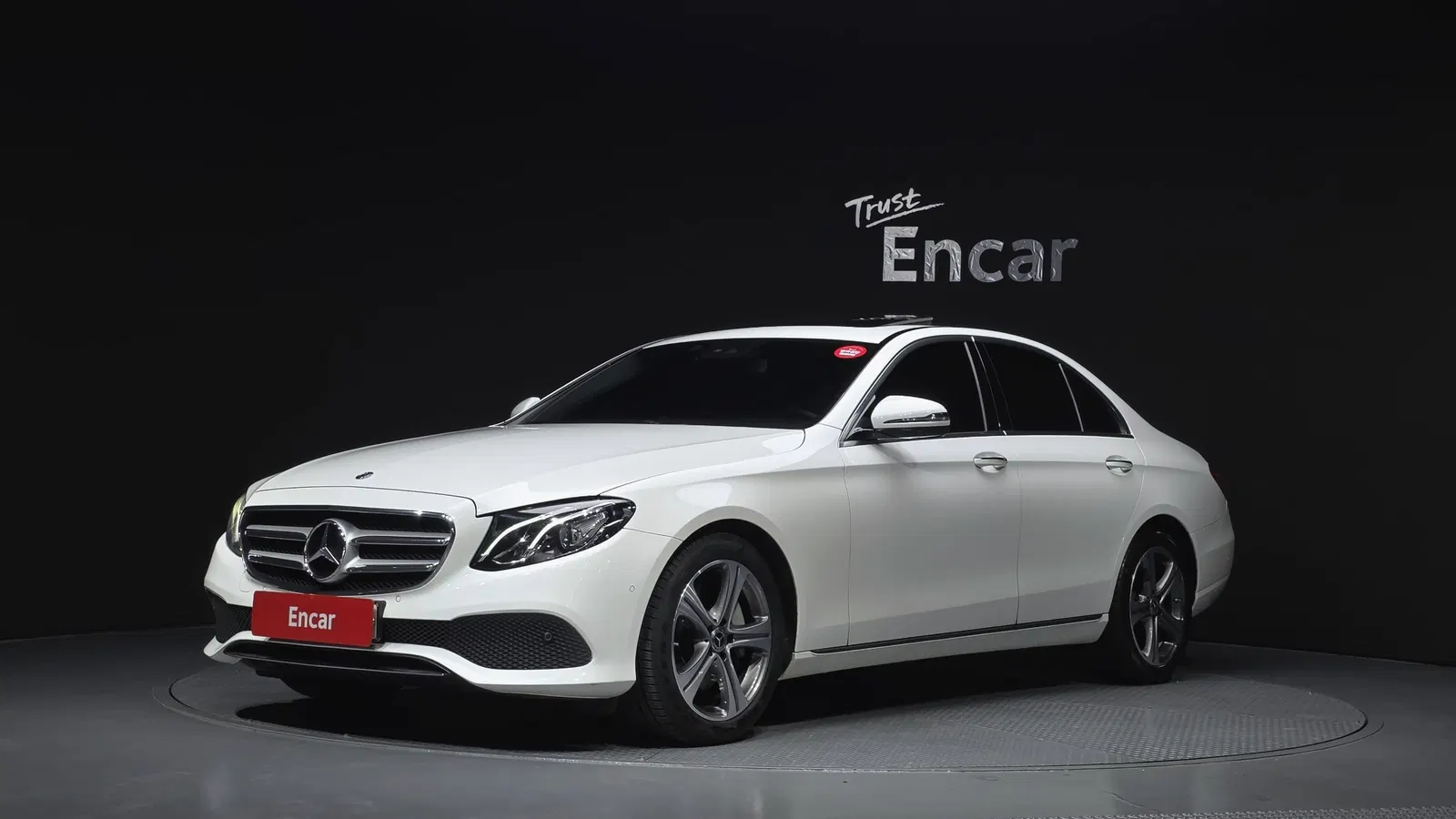 Mercedes-Benz Classe E E300 Avantgarde (W213) 2019 — photo 1 sur 33