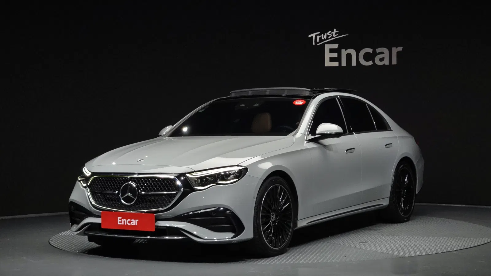 Mercedes-Benz Classe E AMG Line · E300 4MATIC Premier Special (W214) 2024 — photo 1 sur 8