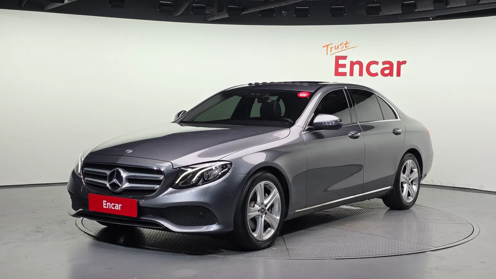 Mercedes-Benz Classe E E200 Avantgarde (W213) 2018 — photo 1 sur 32