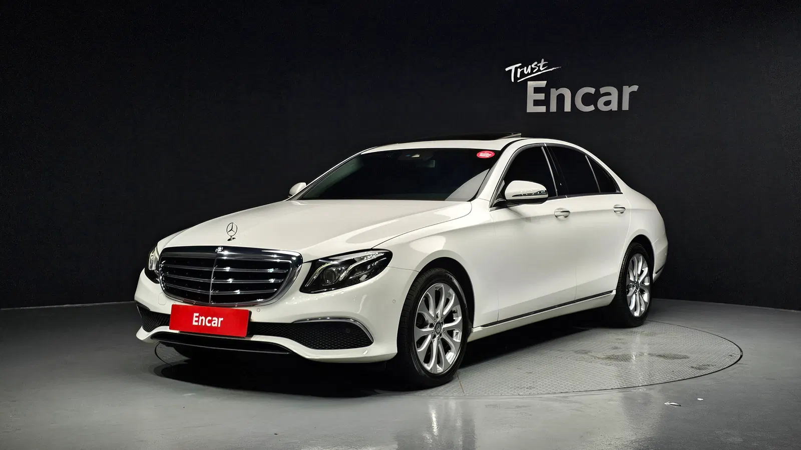 Mercedes-Benz Classe E E220d Exclusive (W213) 2017 — photo 1 sur 26