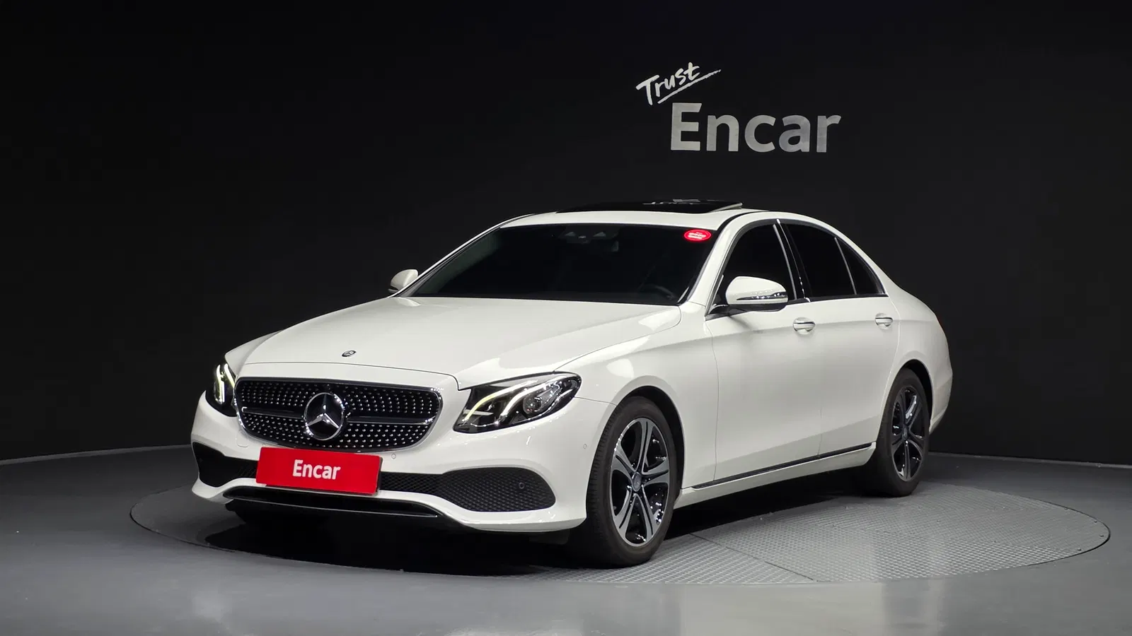 Mercedes-Benz Classe E E200 Avantgarde (W213) 2017 — photo 1 sur 20