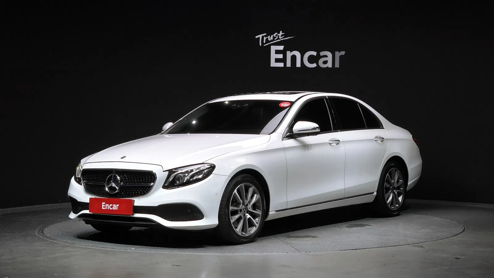 Mercedes-Benz Classe E E300 4MATIC Avantgarde (W213) 2019 — photo 1 sur 20