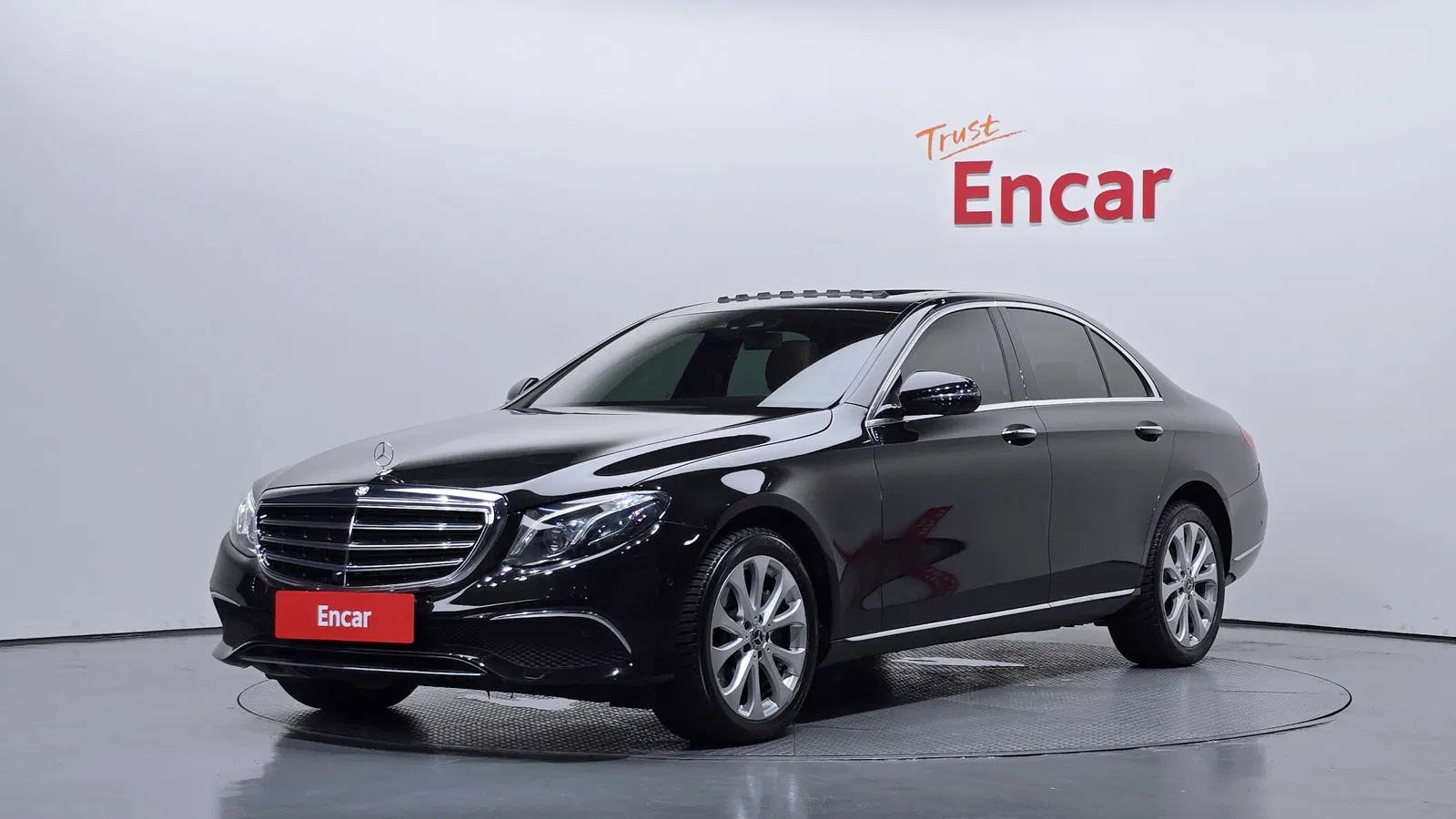 Mercedes-Benz Classe E E300 4MATIC Exclusive (W213) 2018 — photo 1 sur 20