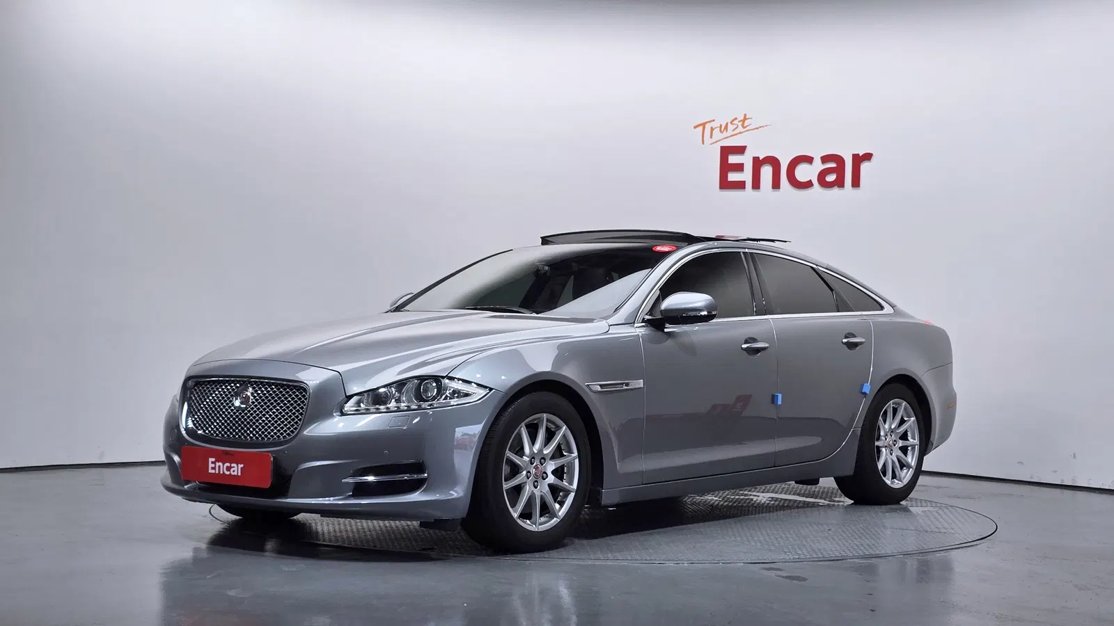 Jaguar All New XJ 2.0 Luxury SWB 2014 — photo 1 sur 20