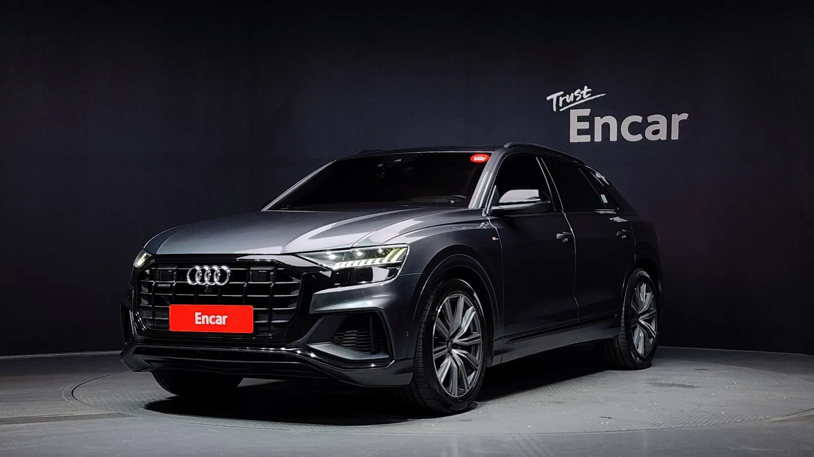 Audi Q8 (4M) 55 TFSI Quattro Premium 2021 — photo 1 sur 26