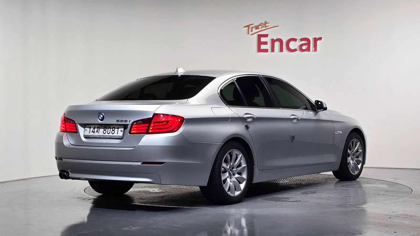 BMW Série 5 (F10) 528i 2012 — photo 1 sur 36