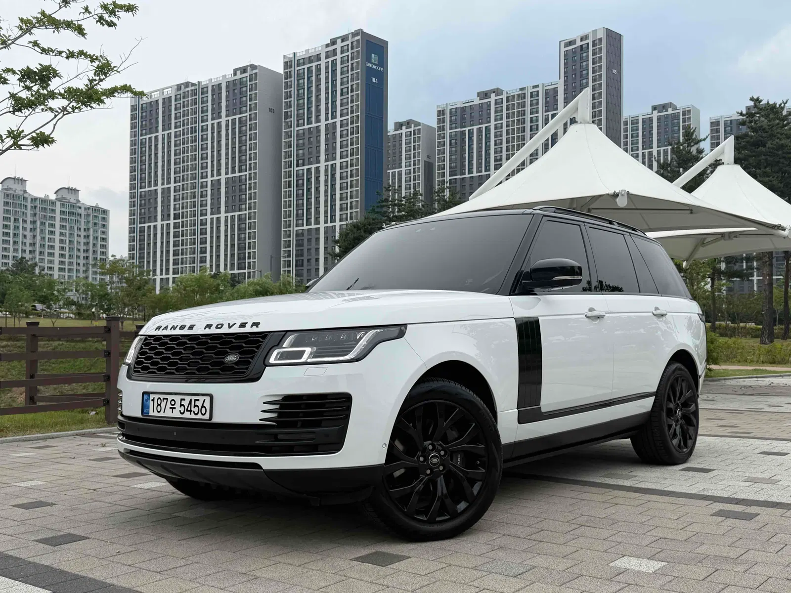 Land Rover Range Rover 4e génération 4.4 SDV8 AB Diesel 2018 — photo 1 sur 20
