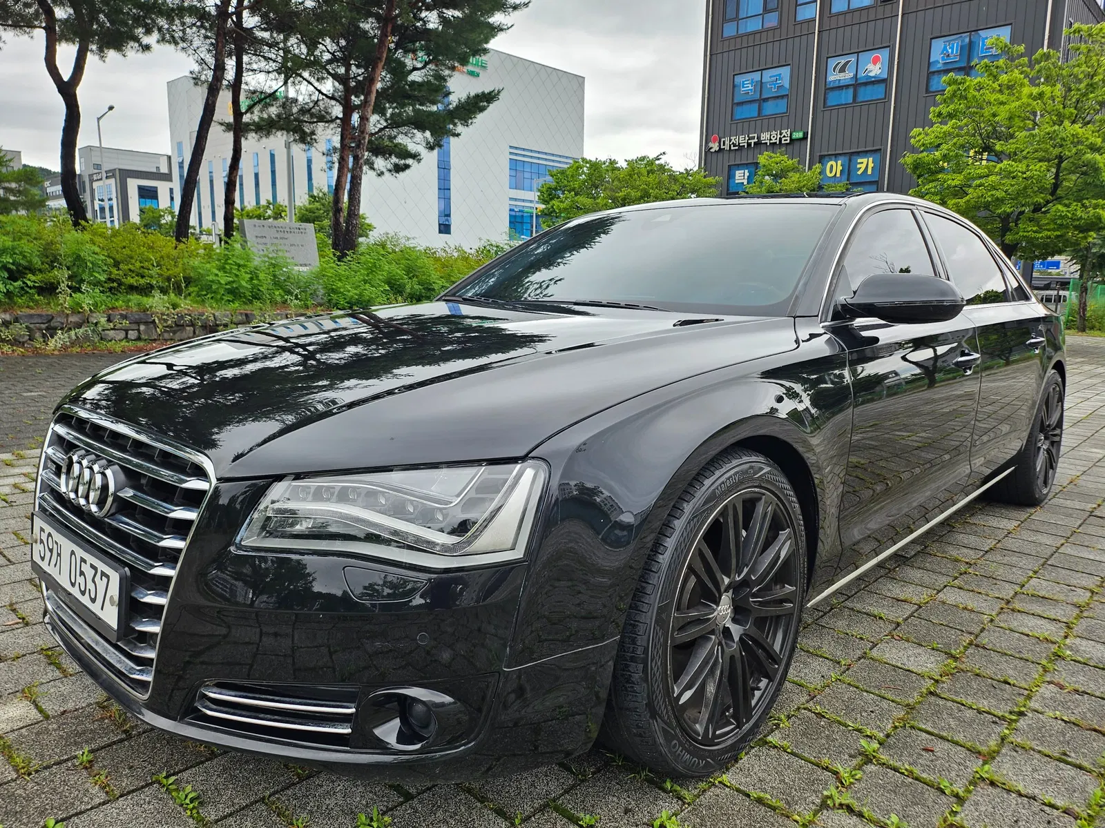 Audi A8 4.2 FSI Quattro LWB 2012 — photo 1 sur 26