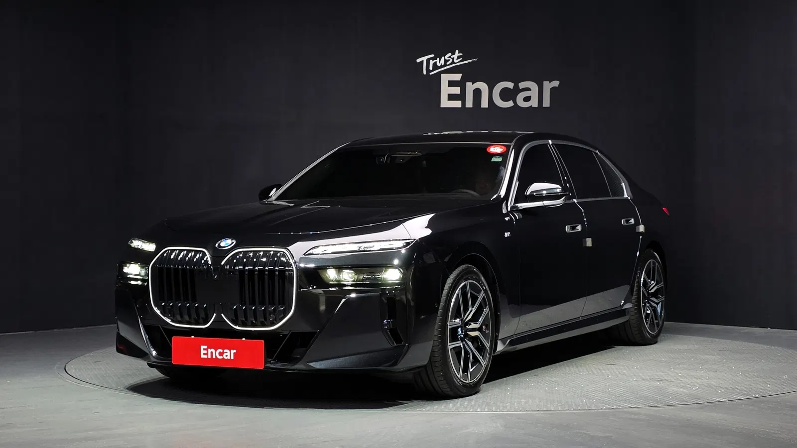 BMW Série 7 (G70) 740i xDrive M Sport 2025 — photo 1 sur 37
