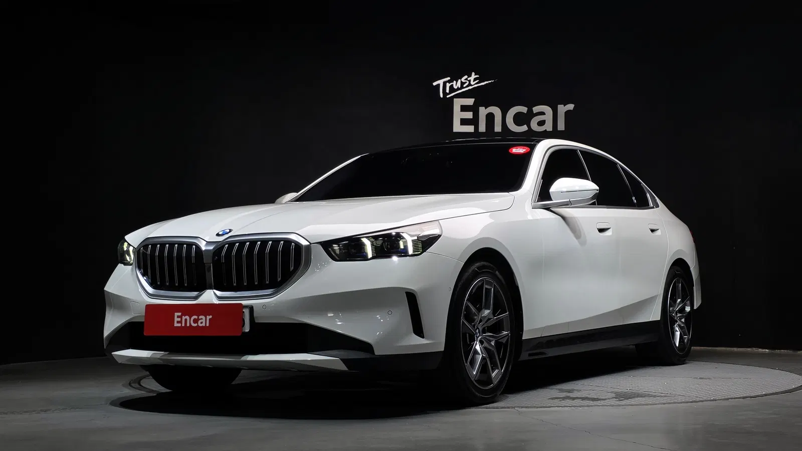 BMW Série 5 (G60) 520i 2024 — photo 1 sur 34