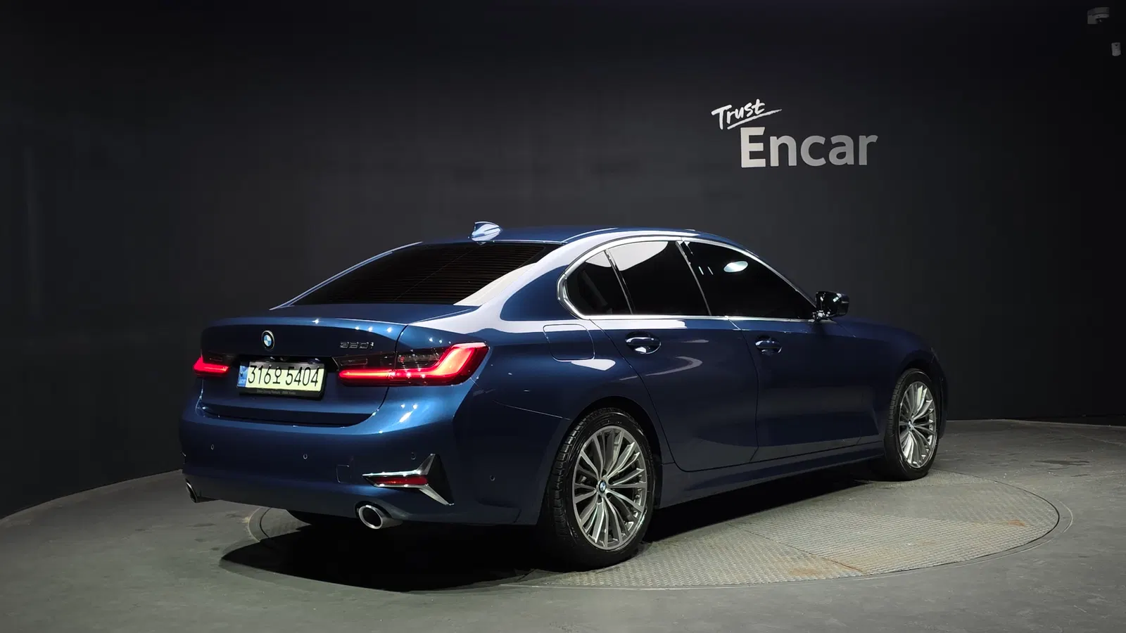 BMW Série 3 (G20) 320i Luxury 2021 — photo 1 sur 33