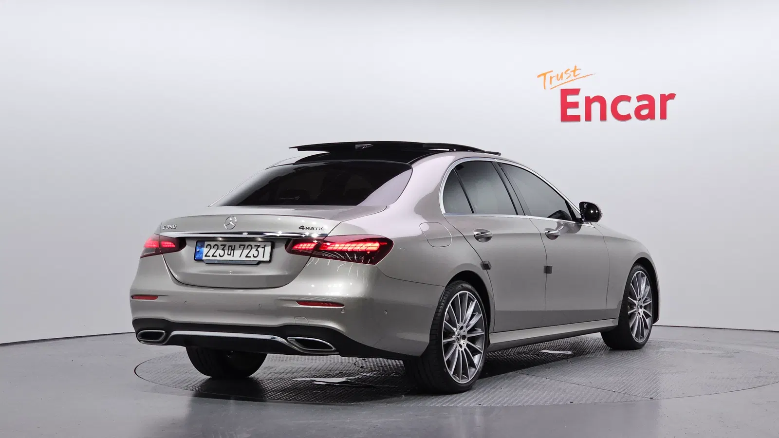 Mercedes-Benz Classe E E350 4MATIC Avantgarde (W213) 2022 — photo 1 sur 34