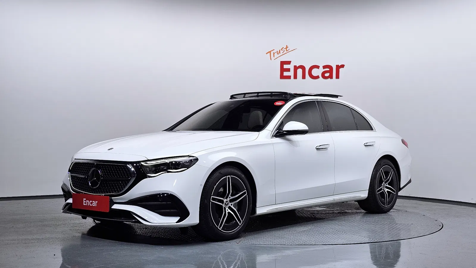 Mercedes-Benz Classe E AMG Line · E300 4MATIC (W214) 2026 — photo 1 sur 43