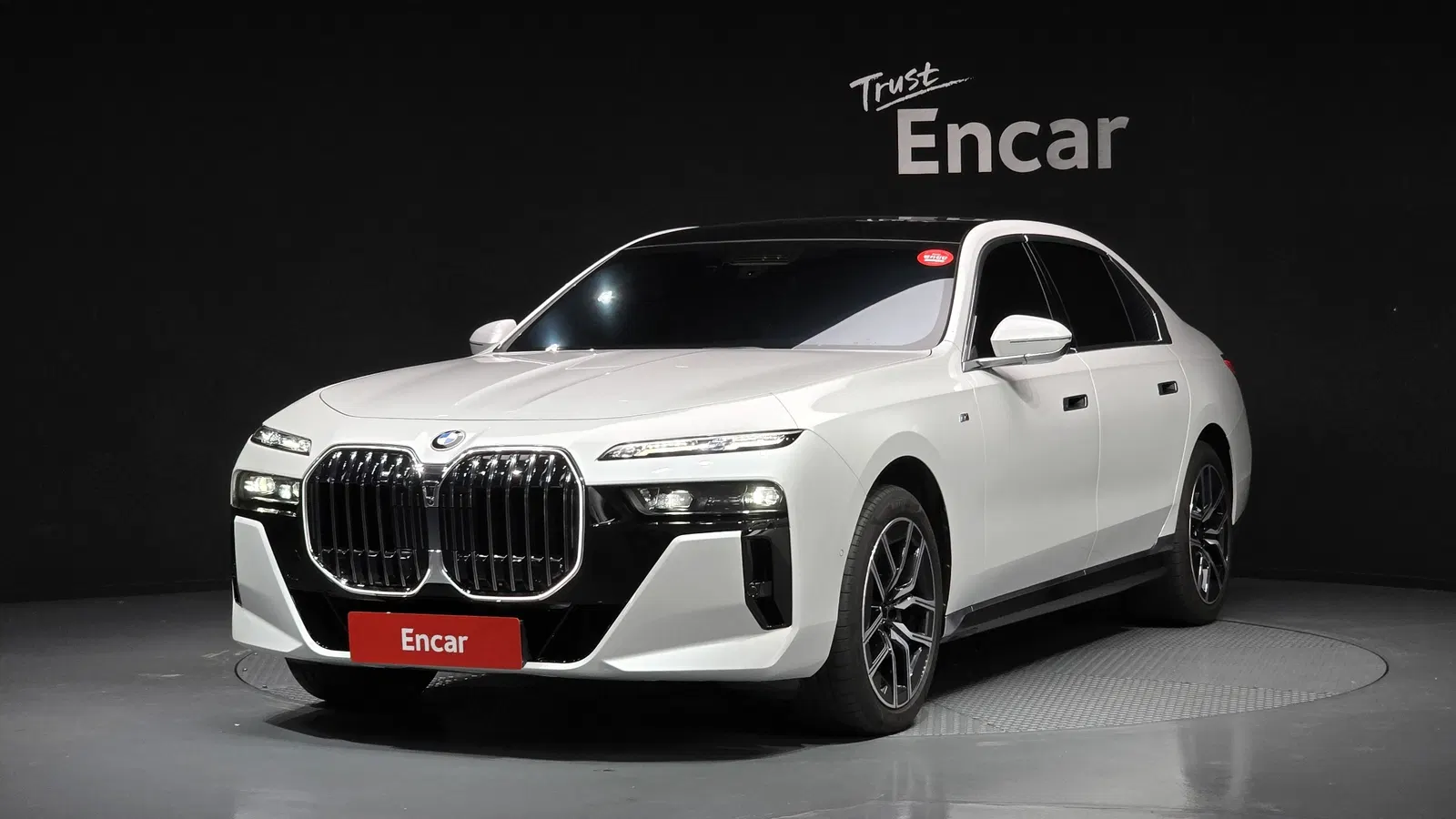 BMW Série 7 (G70) 740i sDrive M Sport 2023 — photo 1 sur 26