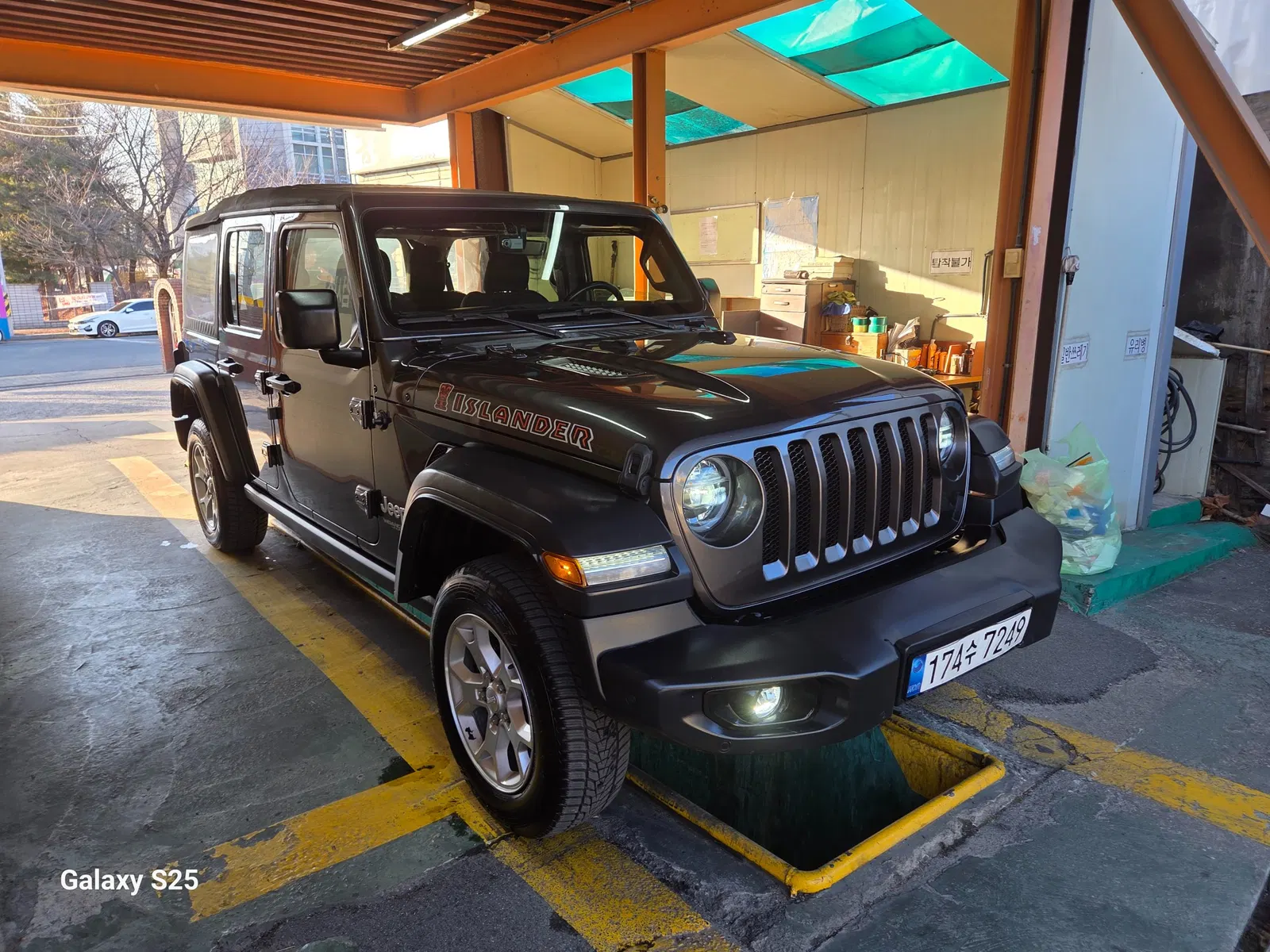 Jeep Wrangler (JL) 2.0 Sport 4 portes Islander Edition 2021 — photo 1 sur 23