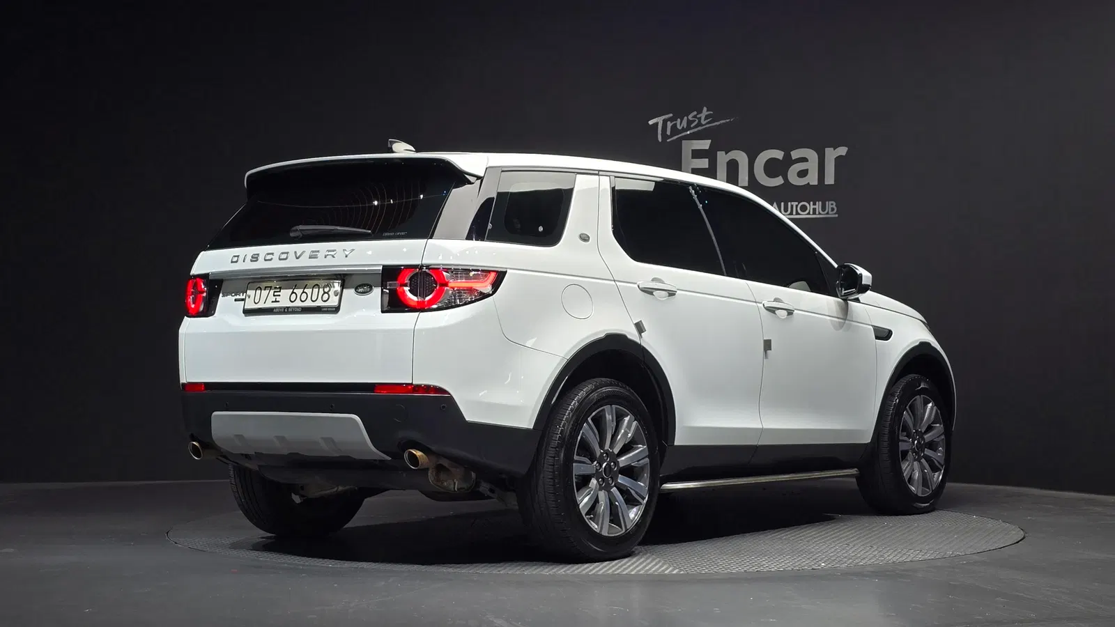Land Rover Discovery Sport 2.0 TD4 HSE Luxury 2018 — photo 1 sur 32
