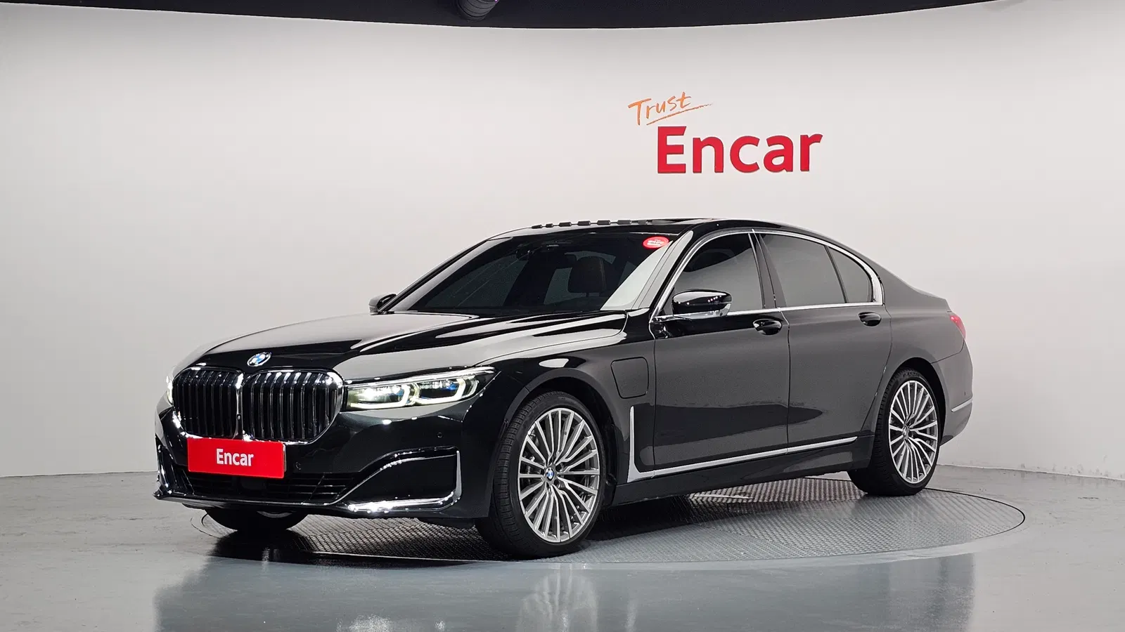BMW Série 7 (G11) 745e iPerformance Design Pure Excellence 2021 — photo 1 sur 31