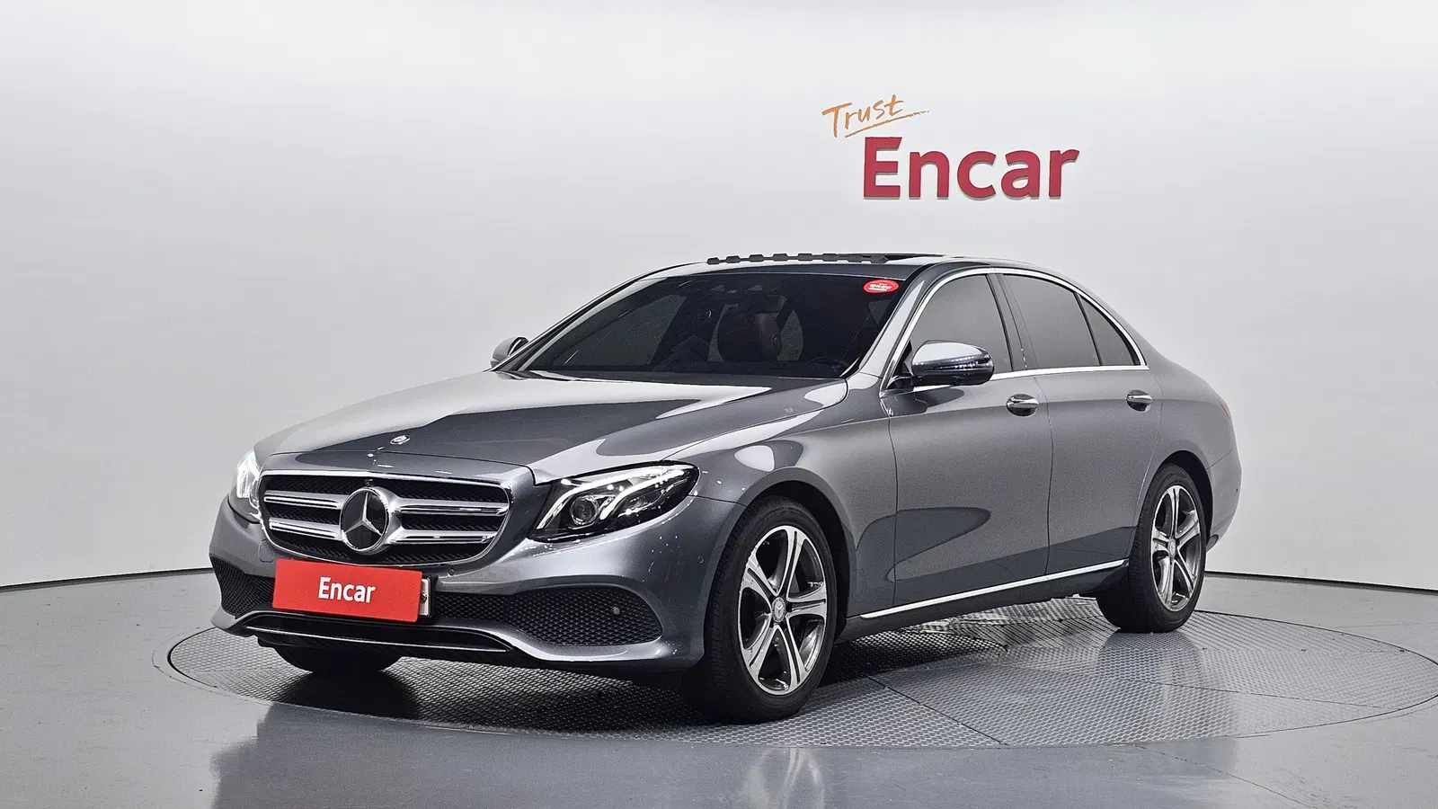 Mercedes-Benz Classe E E300 4MATIC Avantgarde Intelligent Drive (W213) 2017 — photo 1 sur 20