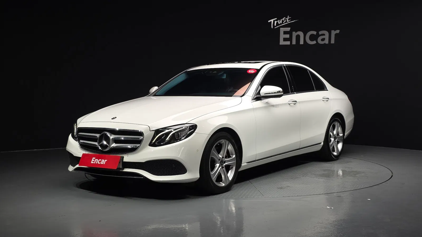Mercedes-Benz Classe E E200 Avantgarde (W213) 2018 — photo 1 sur 42