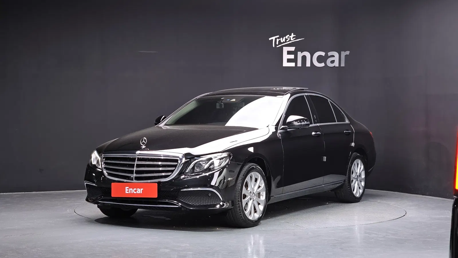 Mercedes-Benz Classe E E300 Exclusive (W213) 2017 — photo 1 sur 26