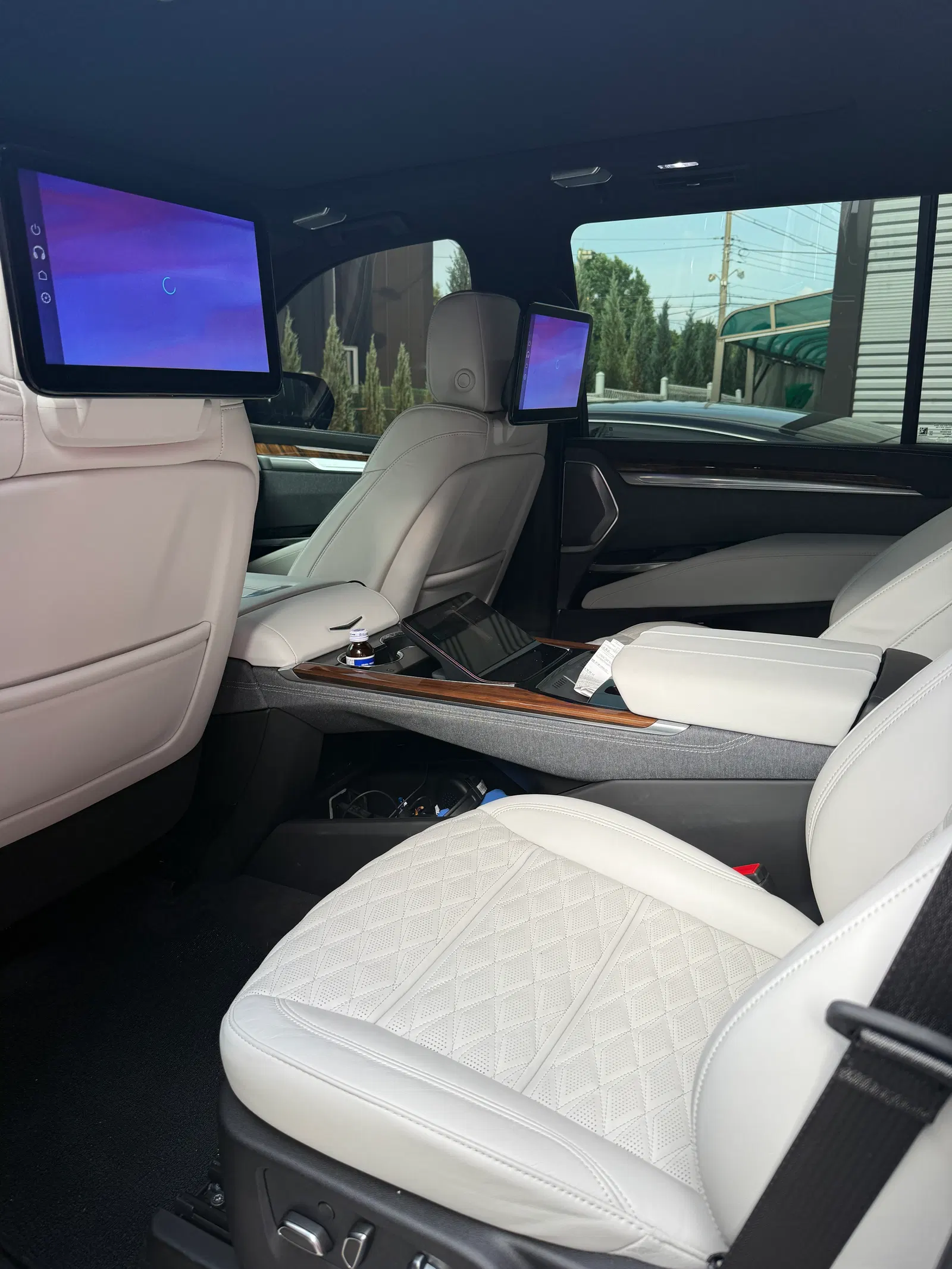 Cadillac Escalade 5e génération 6.2 ESV 2025 — photo 1 sur 6
