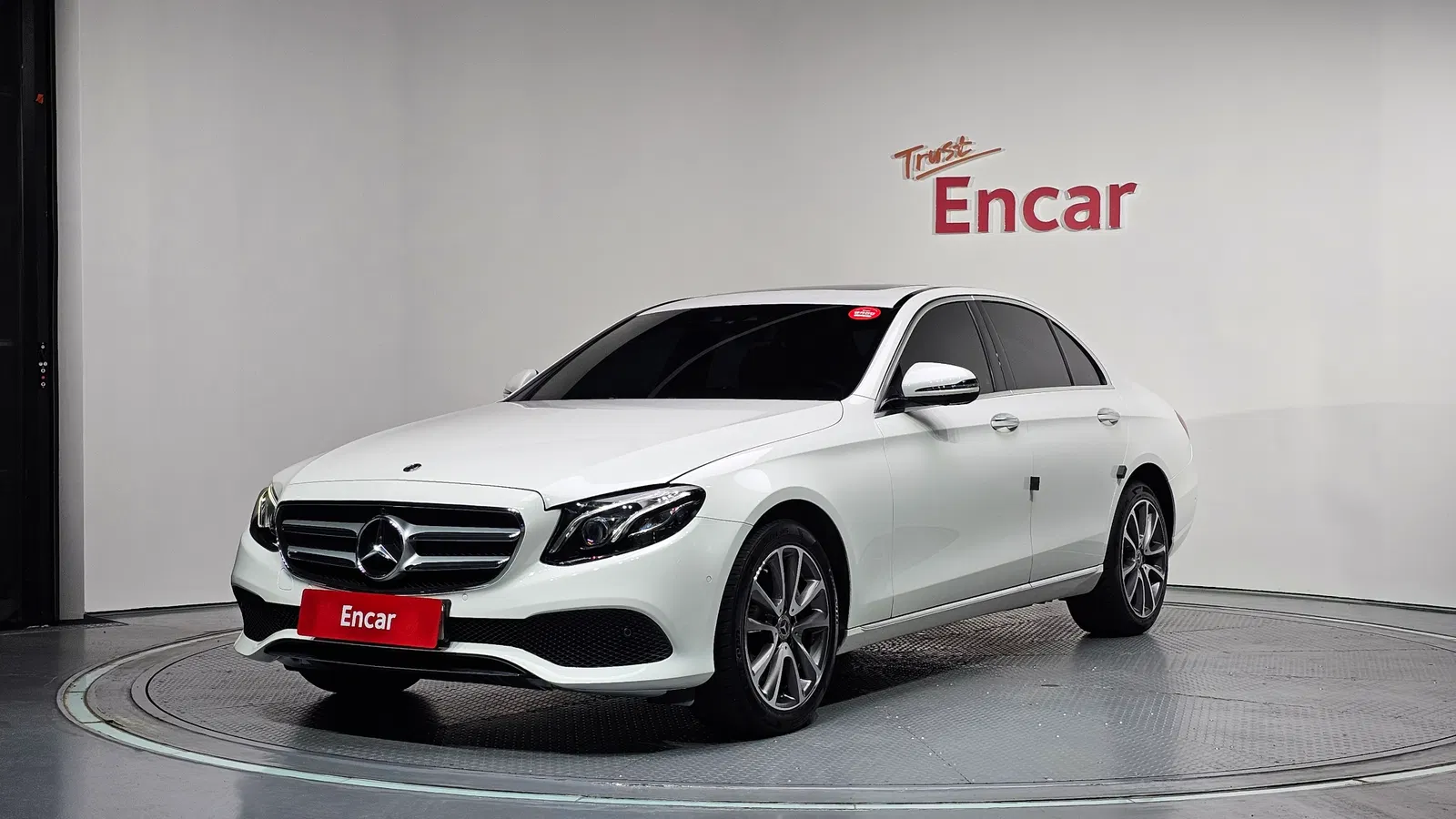 Mercedes-Benz Classe E E300 4MATIC Avantgarde (W213) 2019 — photo 1 sur 34