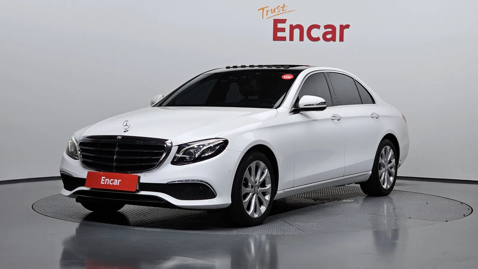 Mercedes-Benz Classe E E220d Exclusive (W213) 2017 — photo 1 sur 20