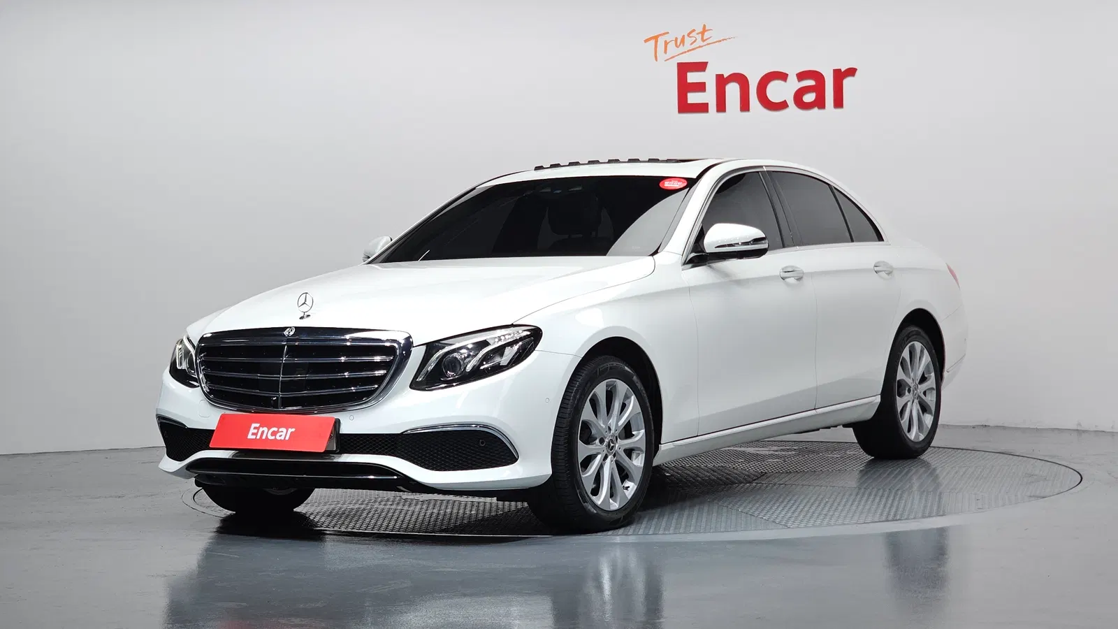 Mercedes-Benz Classe E E300 4MATIC Exclusive (W213) 2020 — photo 1 sur 38