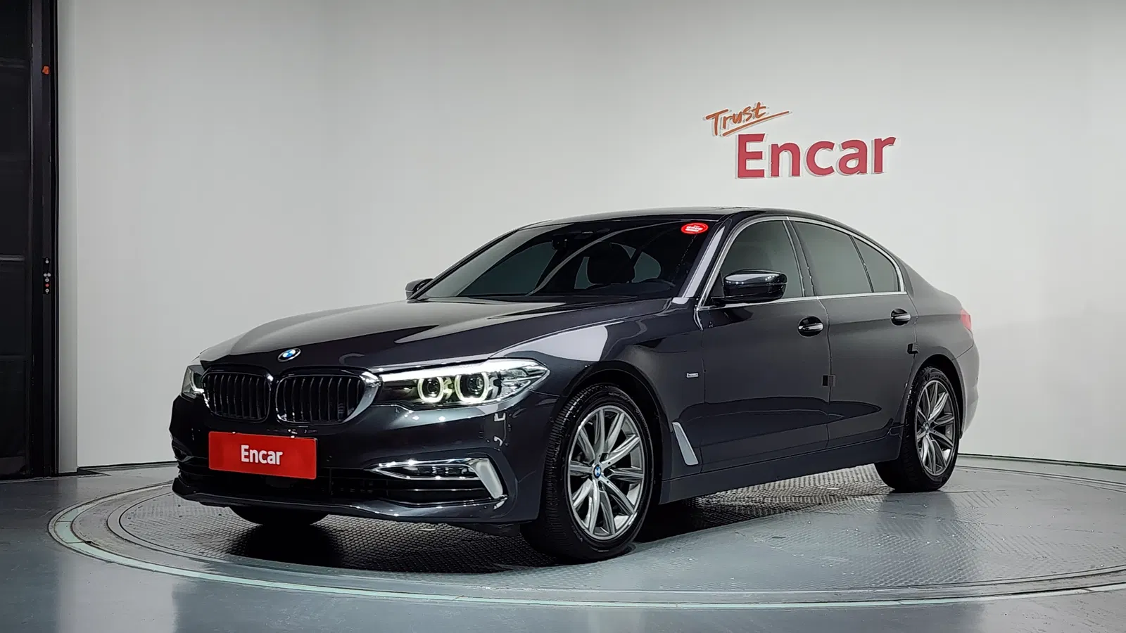 BMW Série 5 (G30) 520i Luxury 2018 — photo 1 sur 40