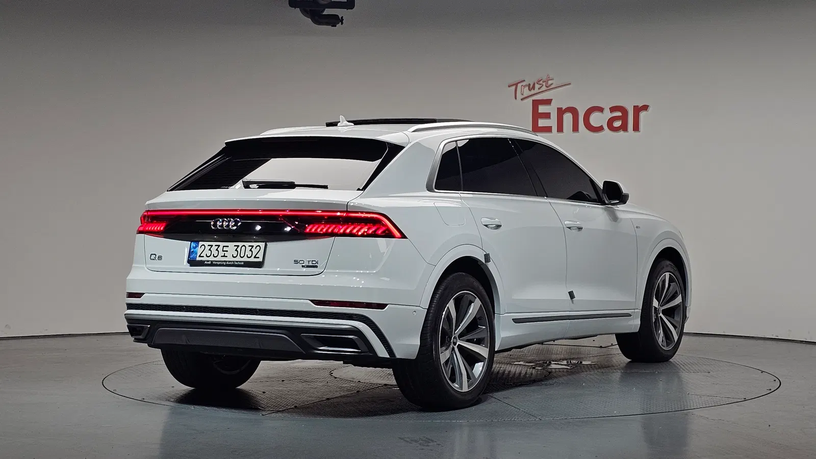 Audi Q8 (4M) 50 TDI Quattro Premium 2021 — photo 1 sur 37