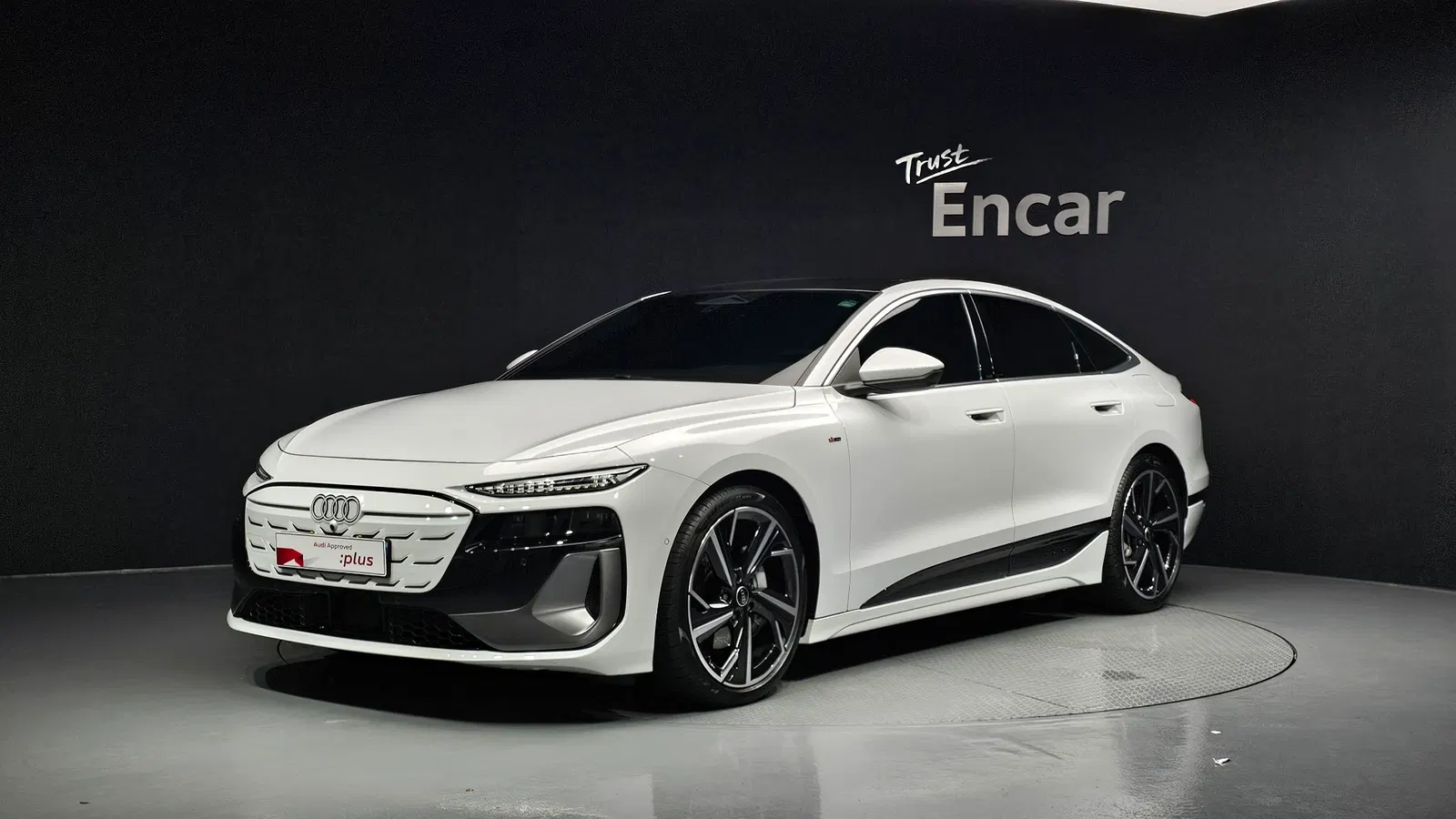 Audi A6 e-tron Performance S Line 2025 — photo 1 sur 20