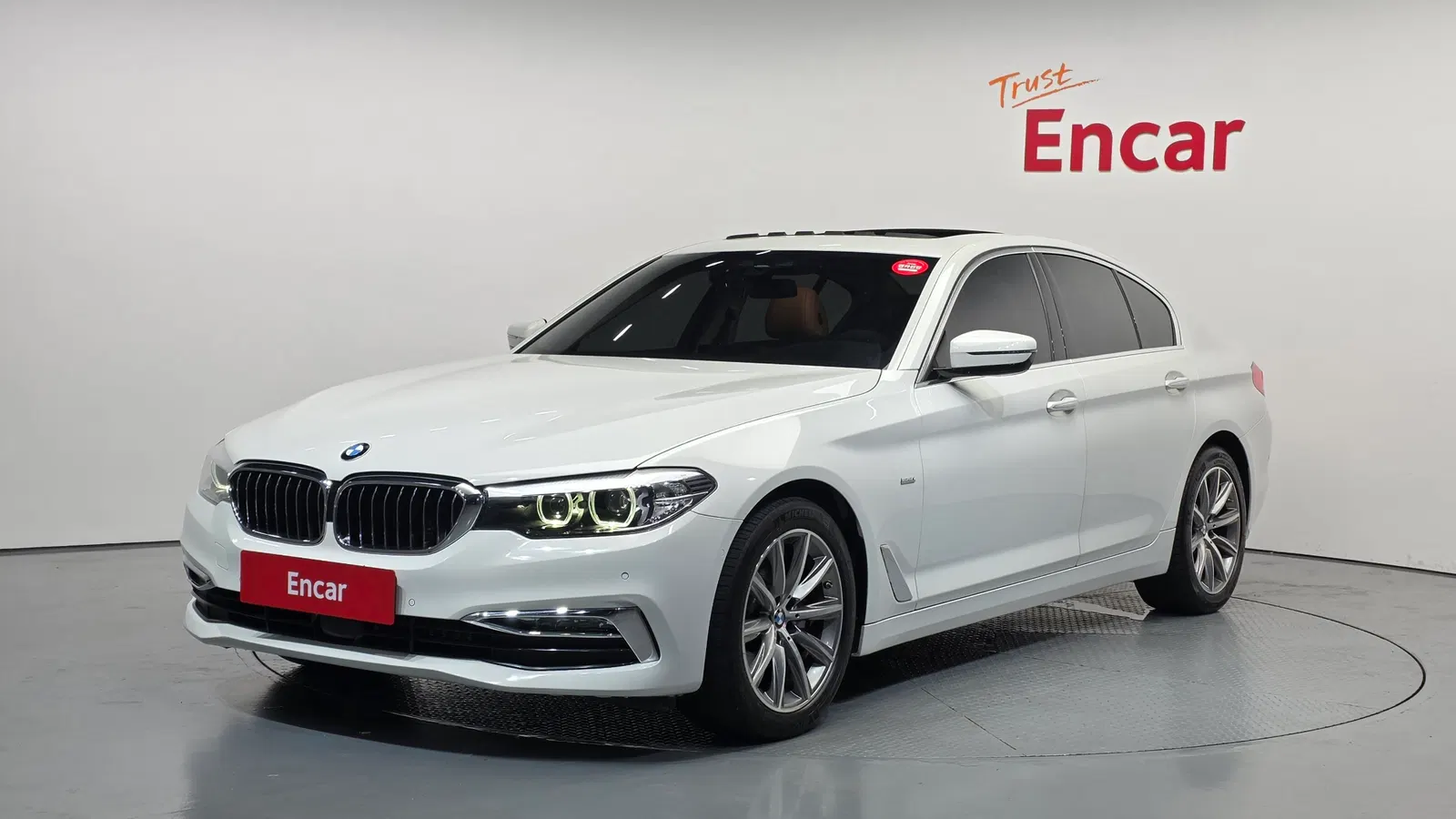 BMW Série 5 (G30) 520i Luxury 2018 — photo 1 sur 32