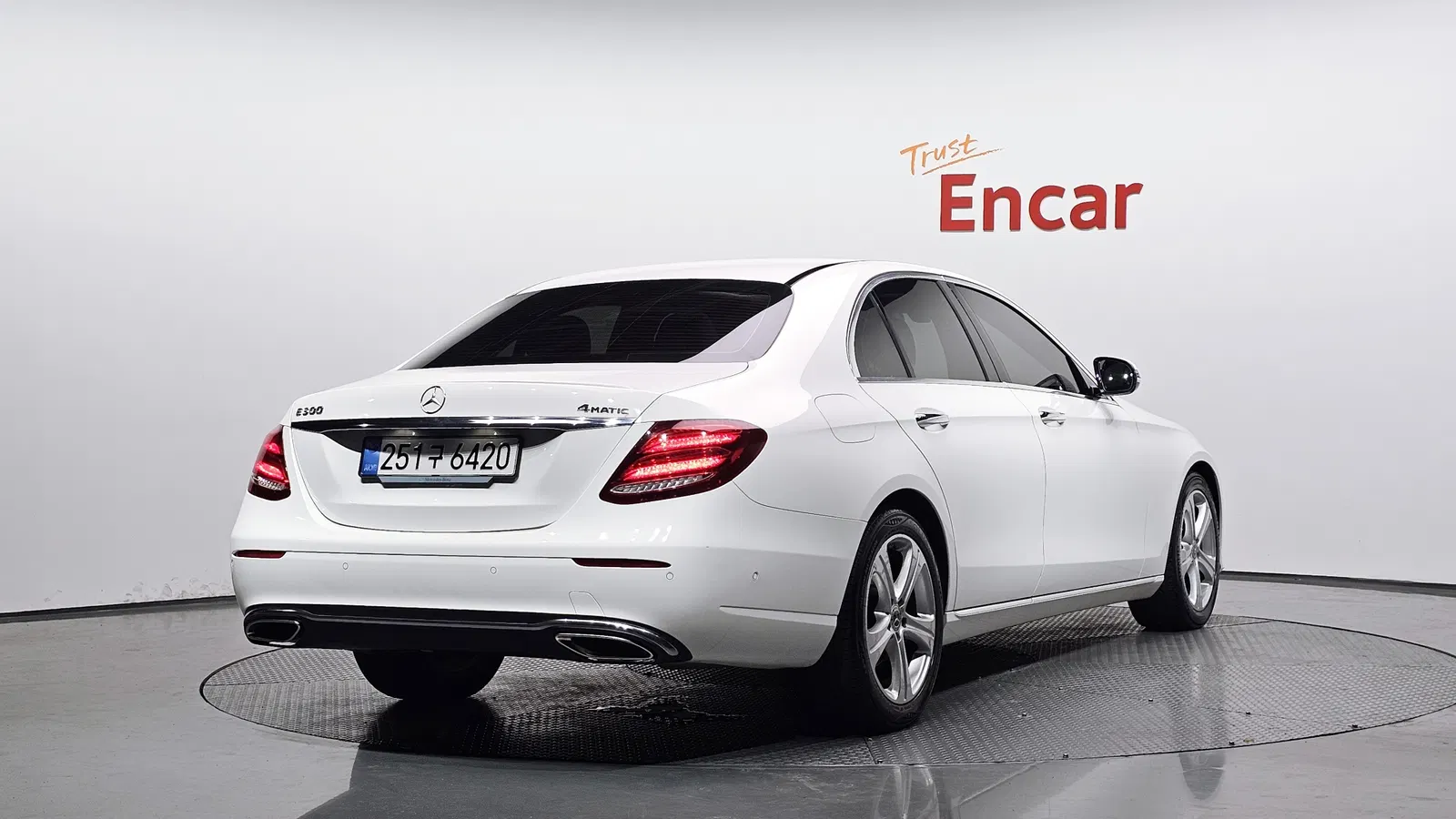 Mercedes-Benz Classe E E200 Avantgarde (W213) 2018 — photo 1 sur 36