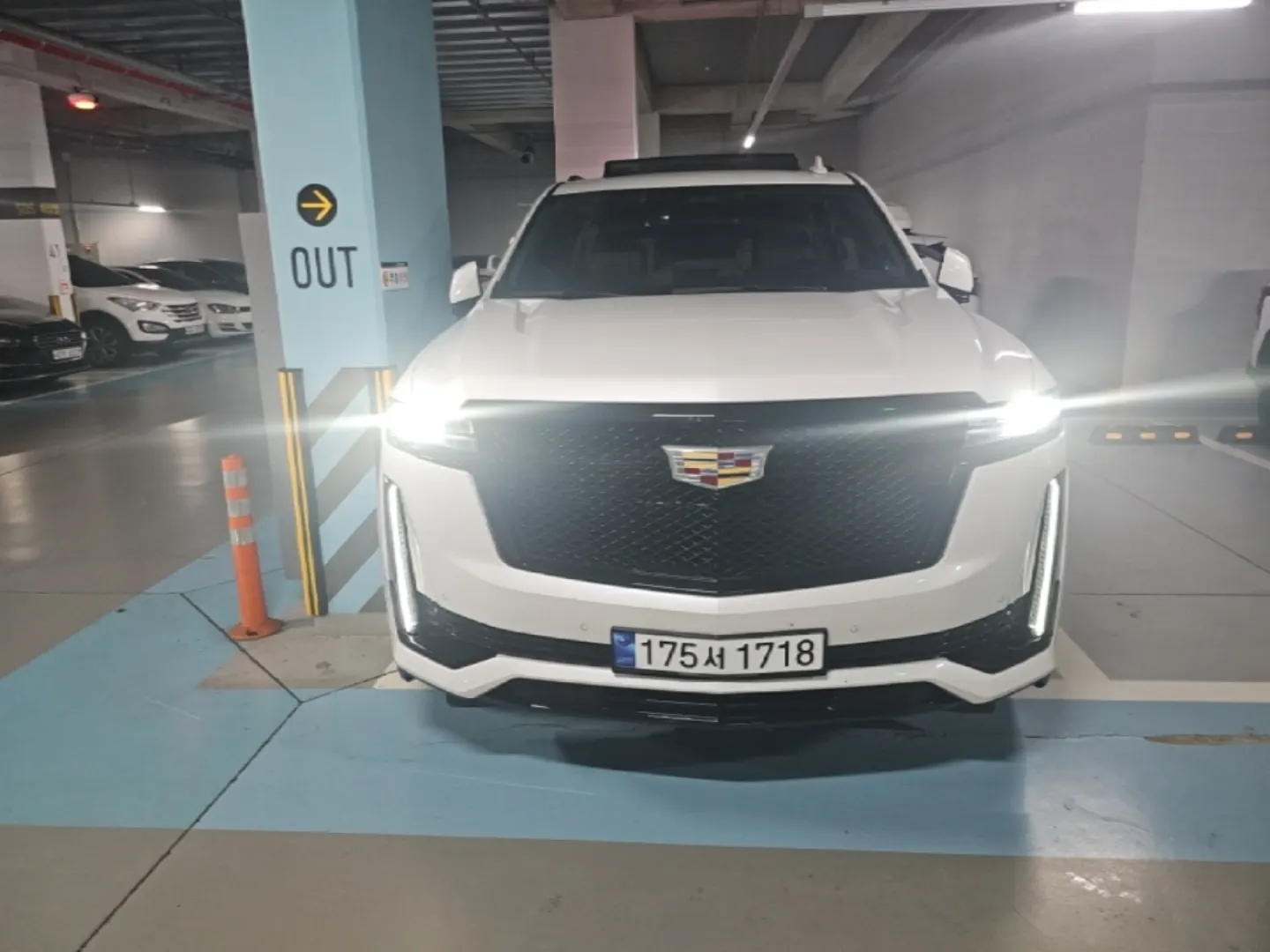 Cadillac Escalade 5e génération 6.2 ESV 2023 — photo 1 sur 26