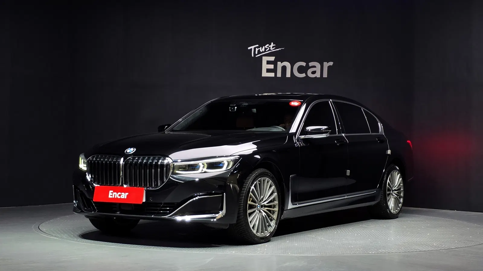 BMW Série 7 (G11) 740Li xDrive Design Pure Excellence 2022 — photo 1 sur 38