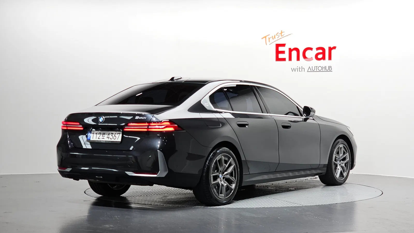 BMW Série 5 (G60) 520i 2024 — photo 1 sur 32