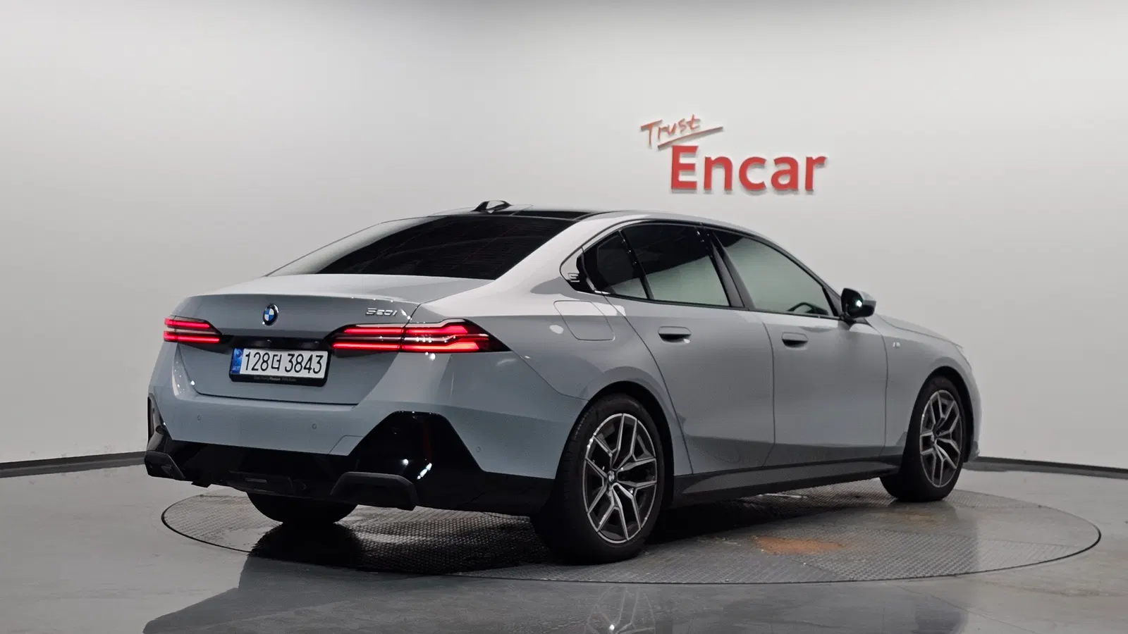 BMW Série 5 (G60) 520i M Sport 2024 — photo 1 sur 40