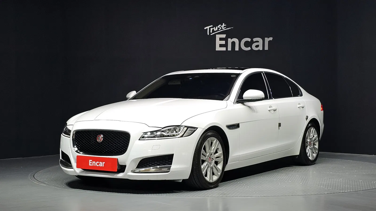 Jaguar XF (X260) 25t Portfolio 2017 — photo 1 sur 20
