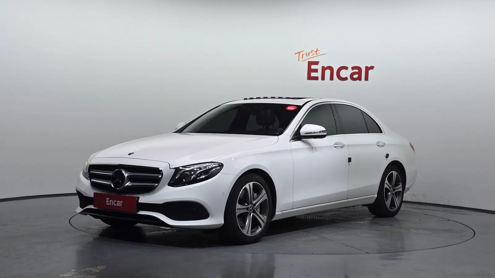 Mercedes-Benz Classe E E300 Avantgarde Intelligent Drive (W213) 2017 — photo 1 sur 20