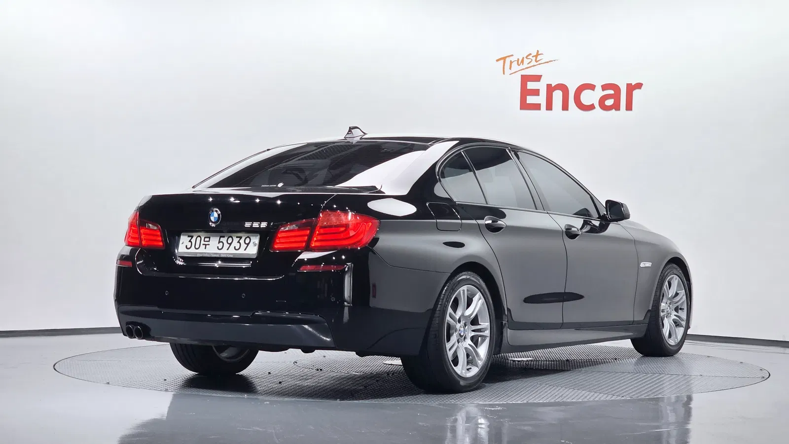 BMW Série 5 (F10) 528i M Sport 2013 — photo 1 sur 33