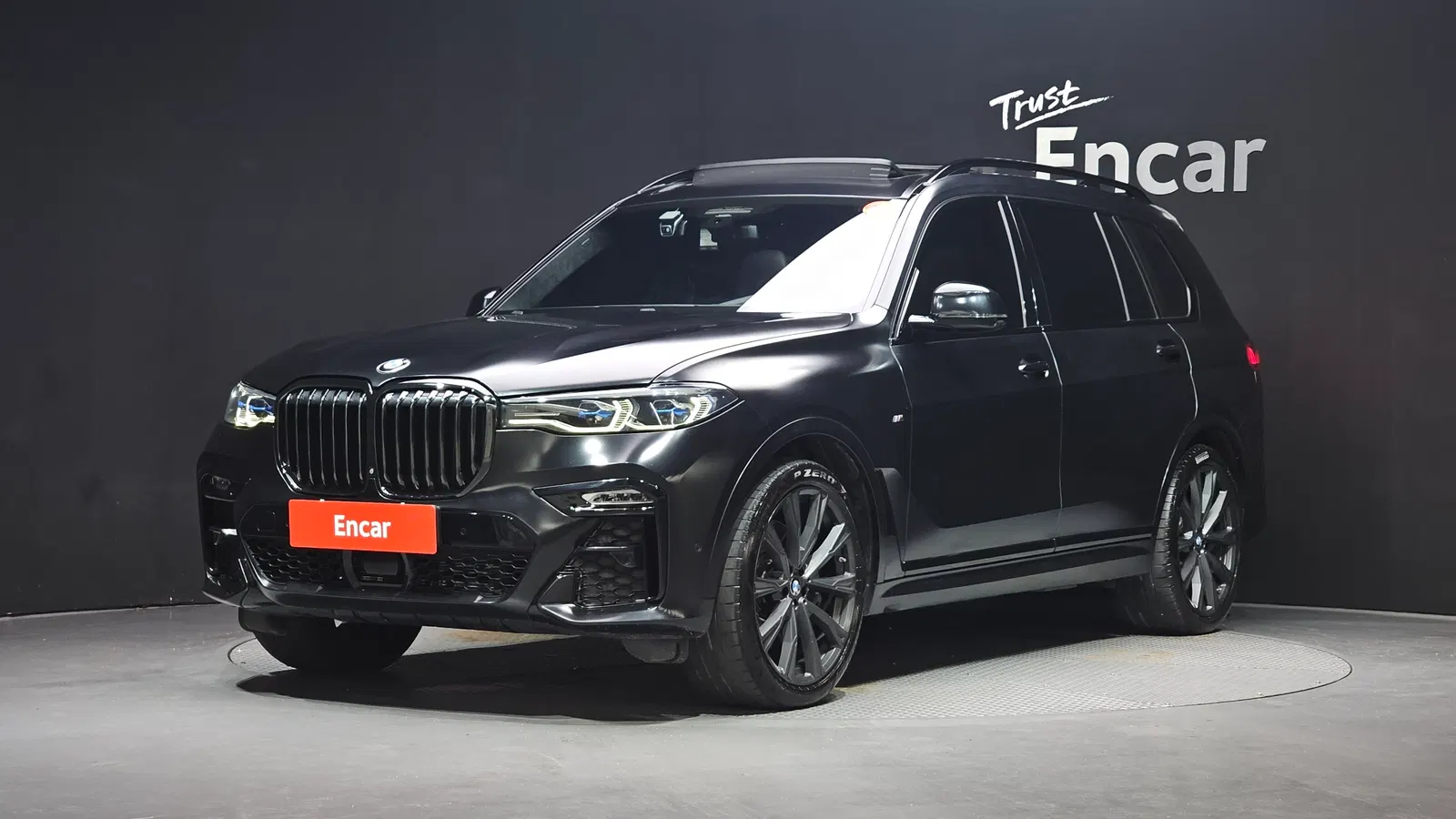 BMW X7 (G07) M50i Pro Black Edition 6 places 2022 — photo 1 sur 38