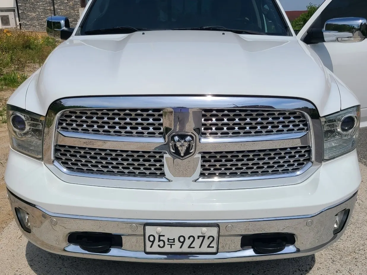 Dodge RAM Pickup 5.7 2014 — photo 1 sur 23