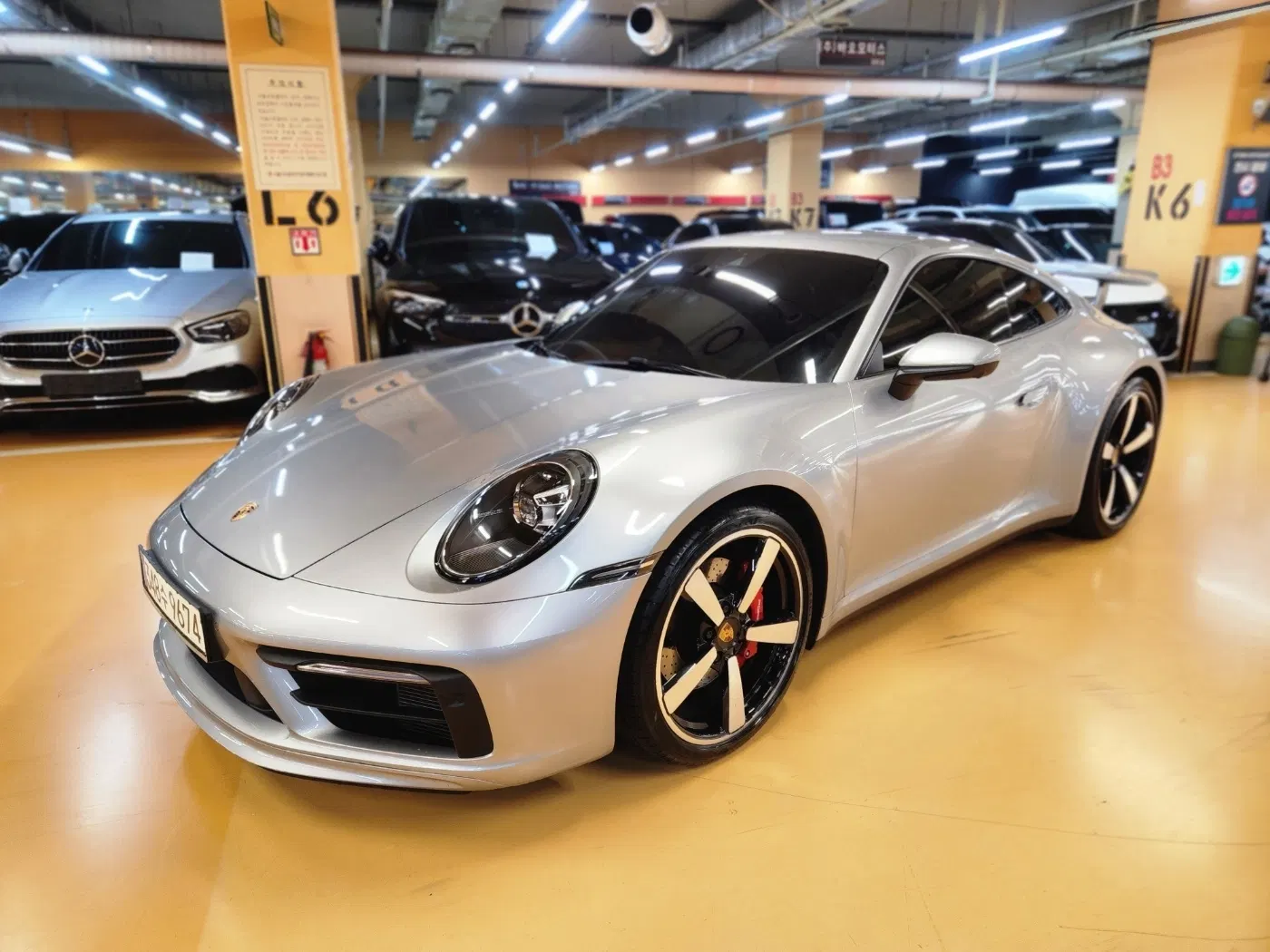 Porsche 911 (992) Carrera 4S 2021 — photo 1 sur 20