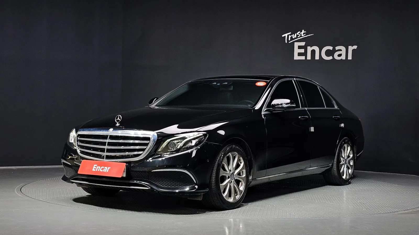 Mercedes-Benz Classe E E300 4MATIC Exclusive (W213) 2017 — photo 1 sur 26